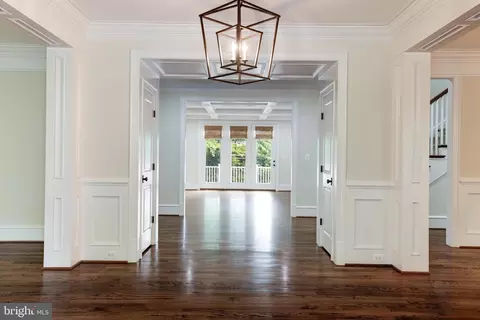 7906 Old Falls Rd, Mclean, VA 22102 photo 8