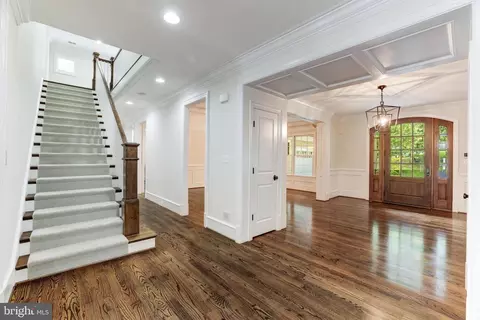 7906 Old Falls Rd, Mclean, VA 22102 photo 17