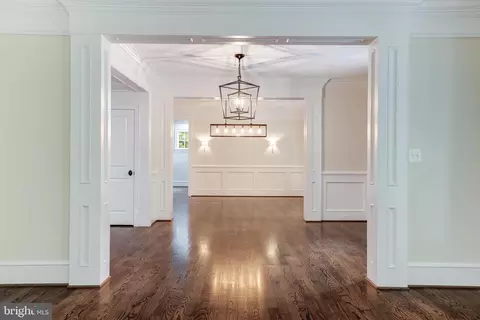 7906 Old Falls Rd, Mclean, VA 22102 photo 10