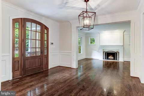 7906 Old Falls Rd, Mclean, VA 22102 photo 12