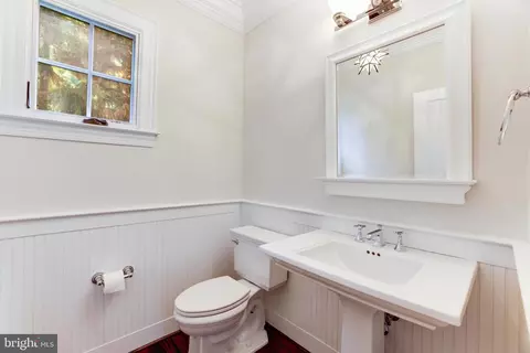 7906 Old Falls Rd, Mclean, VA 22102 photo 24
