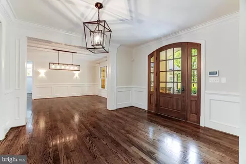 7906 Old Falls Rd, Mclean, VA 22102 photo 9