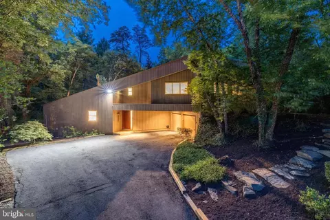 2255 Hunter Mill Rd, Vienna, VA 22181