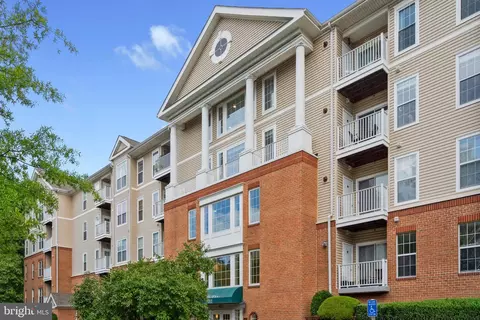 7011 Falls Reach Dr #207, Falls Church, VA 22043