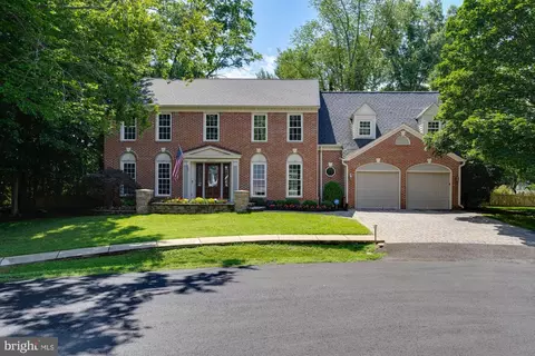 10226 Martinhoe Dr, Vienna, VA 22181