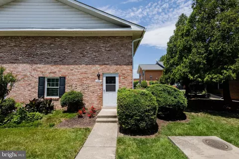 8704 Walutes Cir, Alexandria, VA 22309