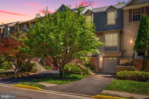 7829 Wintercress Ln, Springfield, VA 22152