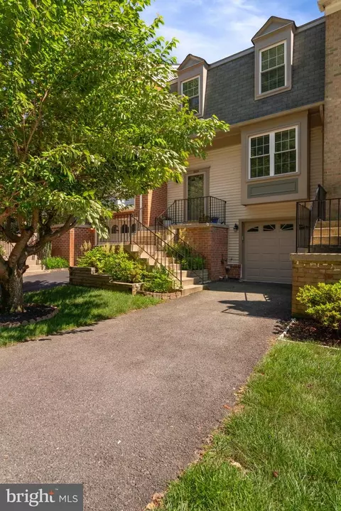 7829 Wintercress Ln, Springfield, VA 22152 photo 3