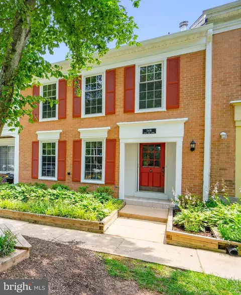 5416 Crows Nest Ct, Fairfax, VA 22032