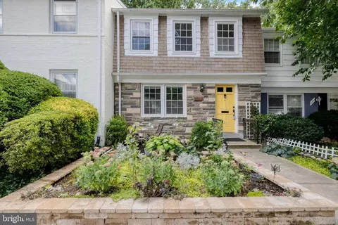 3341 Contessa Ct, Annandale, VA 22003