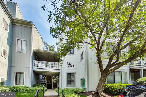 2229 Hunters Run Dr, Reston, VA 20191