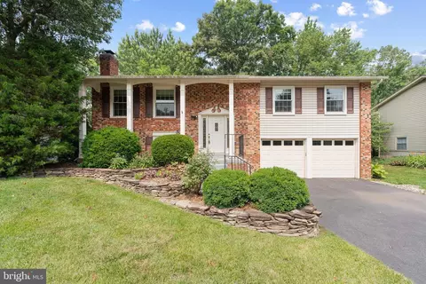 7102 Sontag Way, Springfield, VA 22153