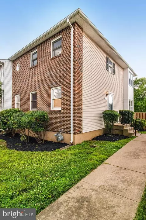 3086 White Birch Ct, Fairfax, VA 22031