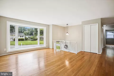 7910 Gosport Ln, Springfield, VA 22151 photo 2