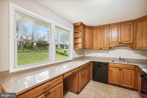 7910 Gosport Ln, Springfield, VA 22151 photo 13