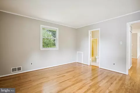 7910 Gosport Ln, Springfield, VA 22151 photo 17