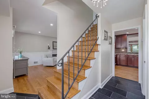 6963 Conservation Dr, Springfield, VA 22153 photo 4