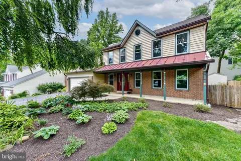 1002 Hidden Park Pl, Herndon, VA 20170