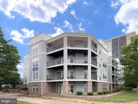 5575 Seminary Rd #111, Falls Church, VA 22041