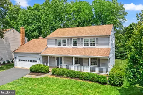 13130 Tuckaway Dr, Herndon, VA 20171