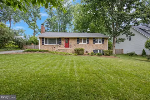 7206 Gordons Rd, Falls Church, VA 22043