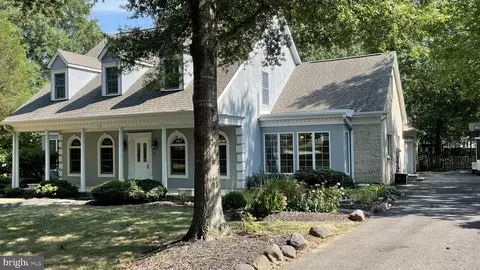 3517 Surrey Dr, Alexandria, VA 22309