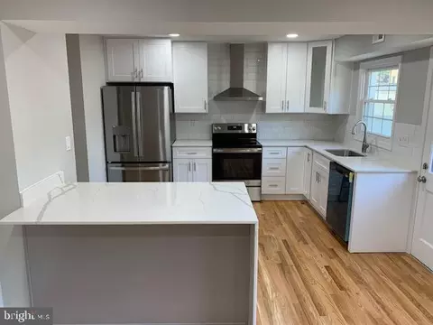8302 Wickham Rd, Springfield, VA 22152 photo 4