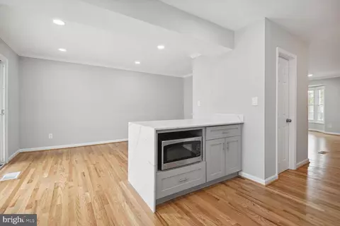 8302 Wickham Rd, Springfield, VA 22152 photo 5