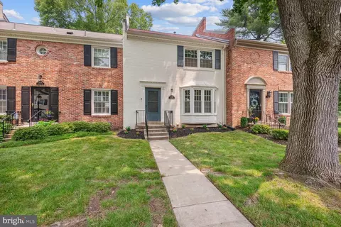 8302 Wickham Rd, Springfield, VA 22152 photo 2