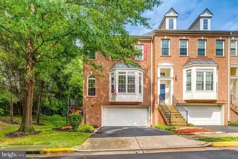 2972 Kildare Ln, Fairfax, VA 22031