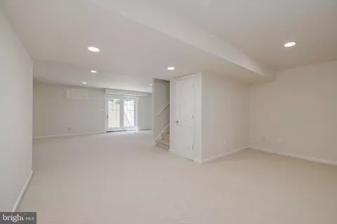 6090 Deer Ridge Trl, Springfield, VA 22150 photo 38