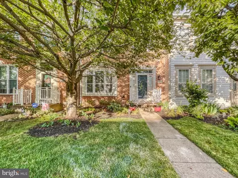 6819 Cedar Loch Ct, Centreville, VA 20121