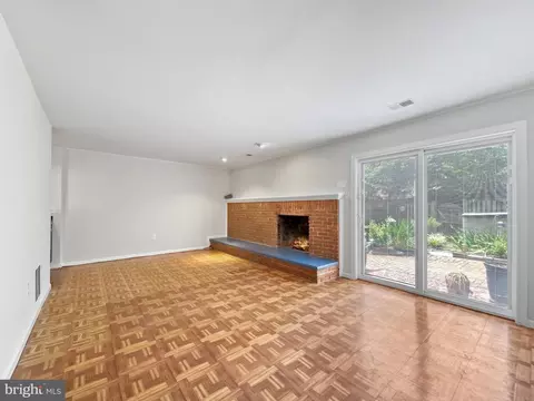 8991 Omega Ct, Springfield, VA 22152 photo 3