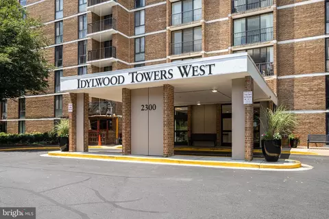 2300 Pimmit Dr #114, Falls Church, VA 22043