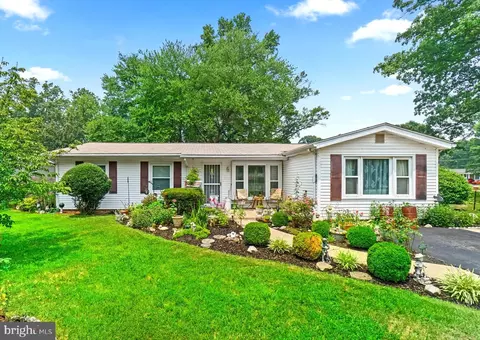 4223 Fairglen Dr, Alexandria, VA 22309