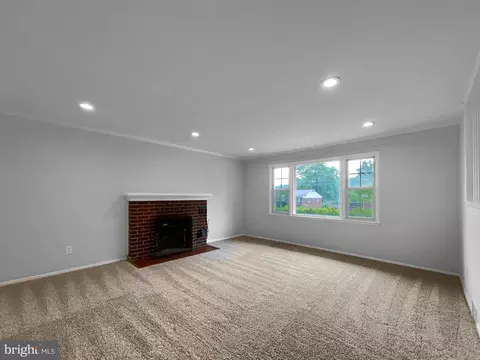 7413 Charlotte St, Springfield, VA 22150 photo 3