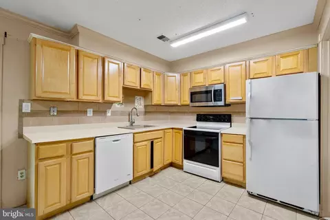 2378 Southgate Sq, Reston, VA 20191 photo 2