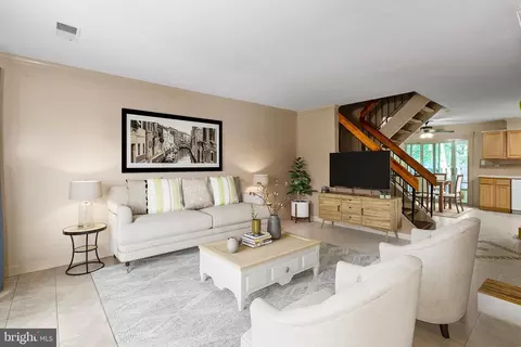 2378 Southgate Sq, Reston, VA 20191 photo 4
