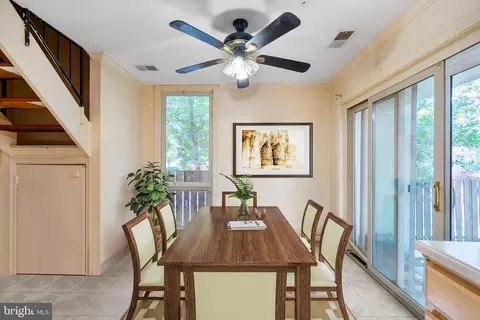 2378 Southgate Sq, Reston, VA 20191 photo 3