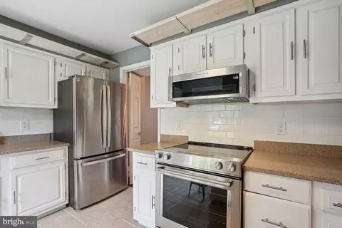 7030 Leebrad St, Springfield, VA 22151