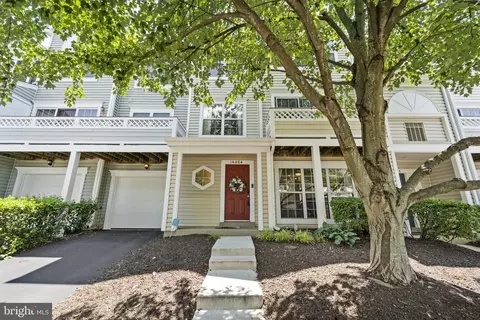 14464 Glencrest Cir #44, Centreville, VA 20120