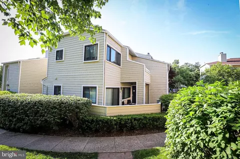 1981 A Villaridge Dr, Reston, VA 20191