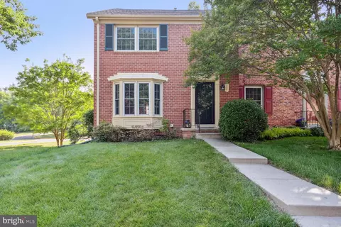 6001 Queenston St, Springfield, VA 22152