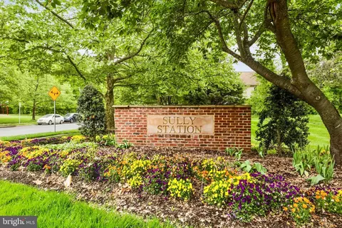 14533 Creek Br, Centreville, VA 20120