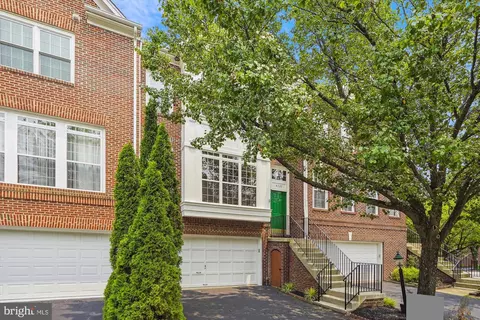 4739 Thornbury Dr, Fairfax, VA 22030