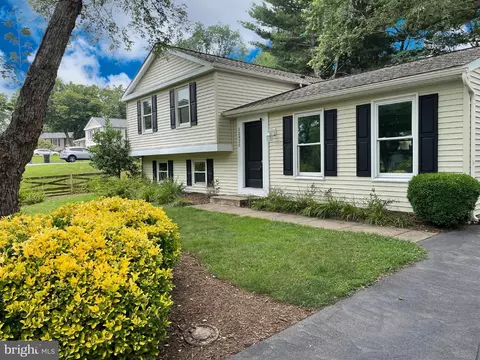 12920 Framingham Ct, Herndon, VA 20171
