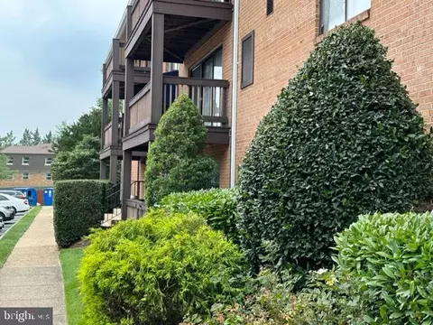 7528 Savannah St #101, Falls Church, VA 22043