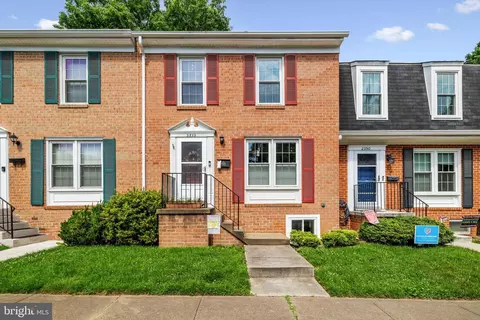 2352 Horseferry Ct, Reston, VA 20191