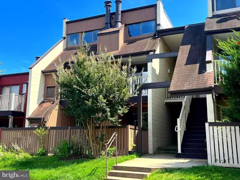 3949 El Soneta Pl #18, Alexandria, VA 22309