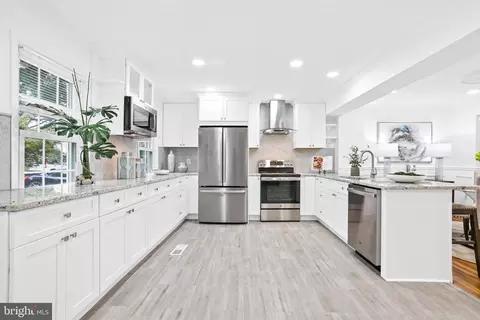 7339 Eldorado St, Mclean, VA 22102 photo 4